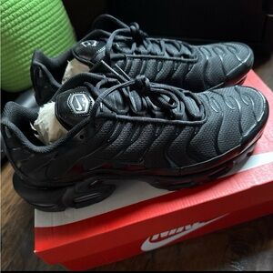 Nike Air Max Plus size 12 in Black/Black-black